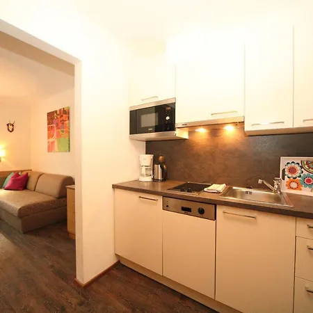 Kristall Apartment *
