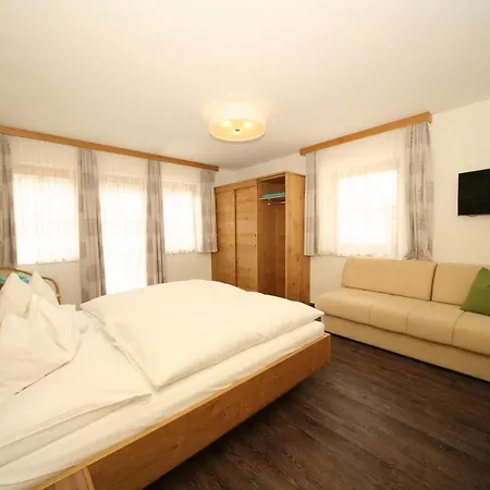 Kristall Apartamento *